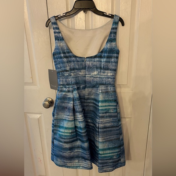 Theia Beautiful Cocktail Dress- NWT - Picture 3 of 12